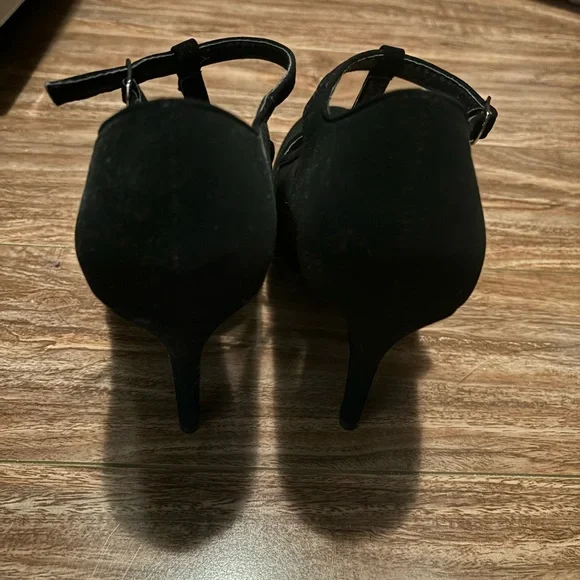 Heels - Picture 6 of 6